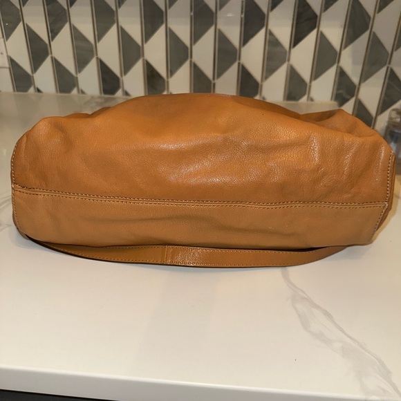 Michael Kors Edie Slouchy Leather Shoulder Bag in Leather - Picture 3 of 7